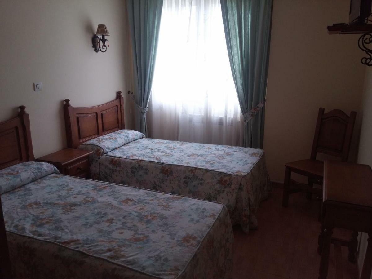 Hotel Rural Puerta De Caderechas Terminon Eksteriør bilde